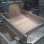 vibratory separators