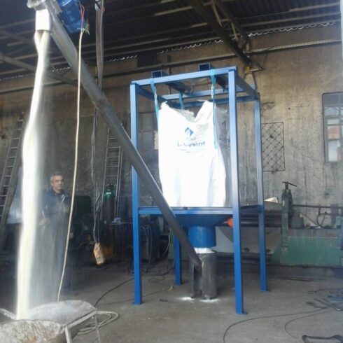 bulk bag unloading station with screw conveyor