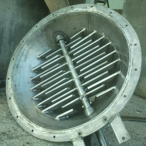 silo bottom cone with lump breaker