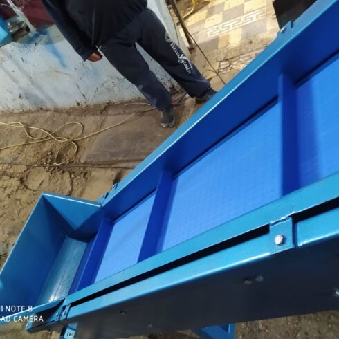 Belt Conveyor with Cleats